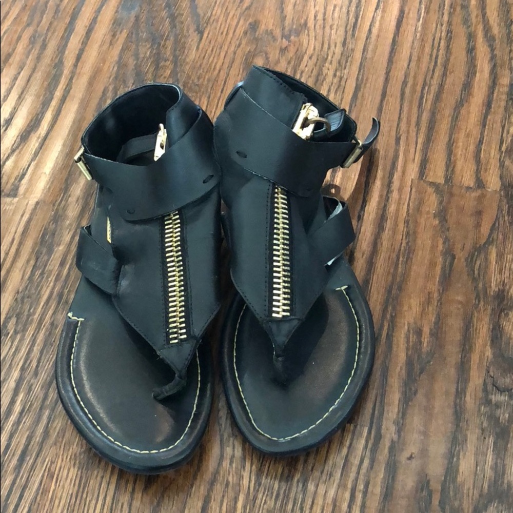 ❤️Black Guess cute Sandals.❤️